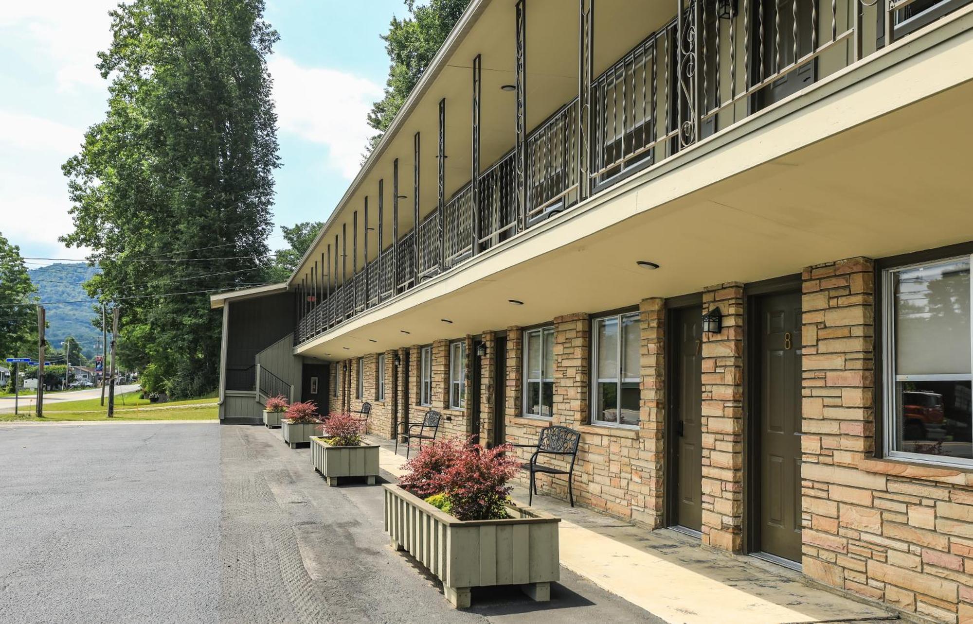 River City Inn Parsons 외부 사진